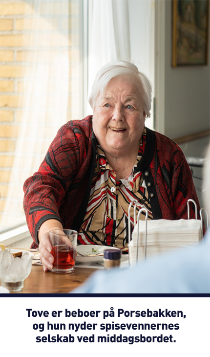 Tove er beboer på Porsebakken, og hun nyder spisevennernes selskab